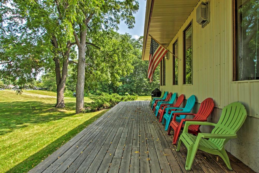 Pet-Friendly Wabasha Studio Boat, Ski and Explore!